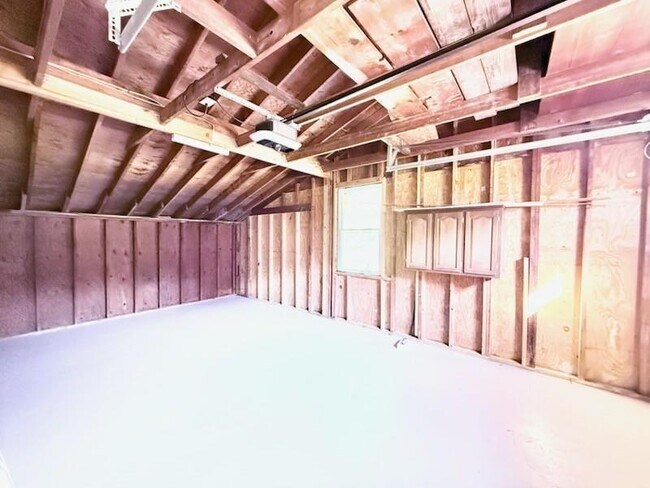 Building Photo - 480 Oliphant Ln