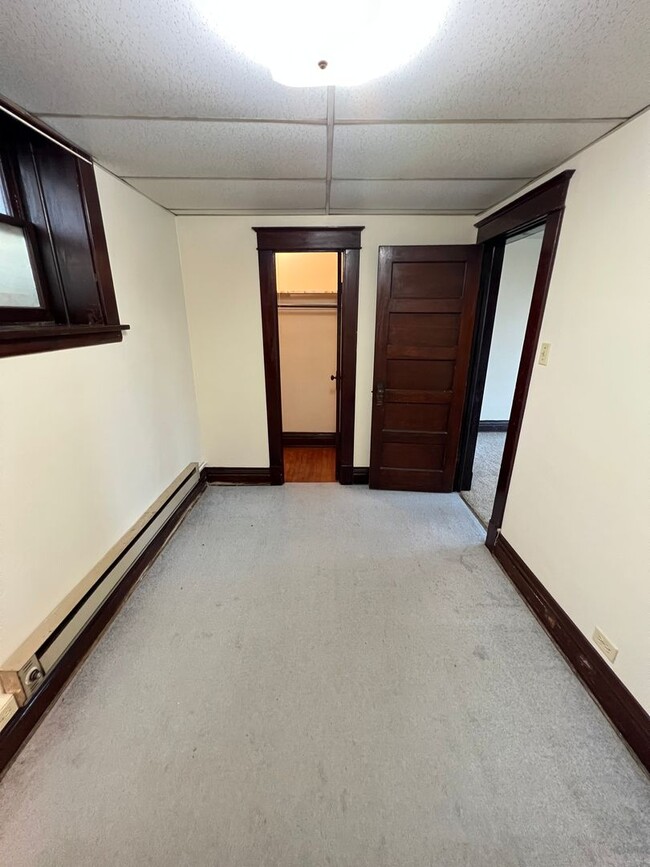 Building Photo - 910 N 22nd Ave W