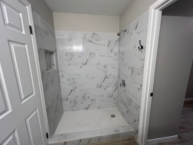 Building Photo - 1110 Falcon Dr