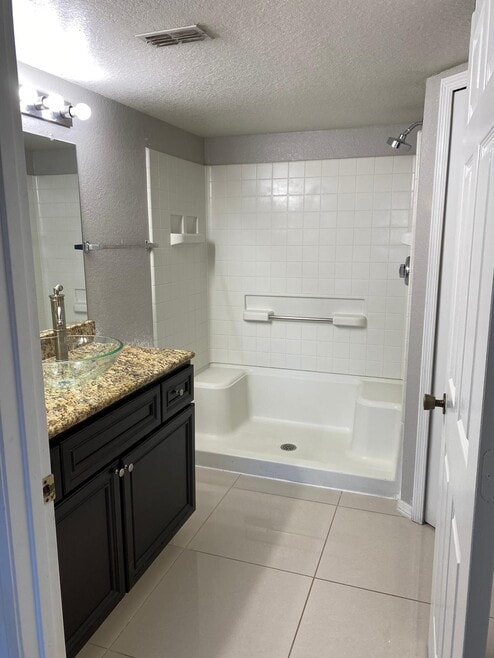 Building Photo - 5124 Park Central Dr