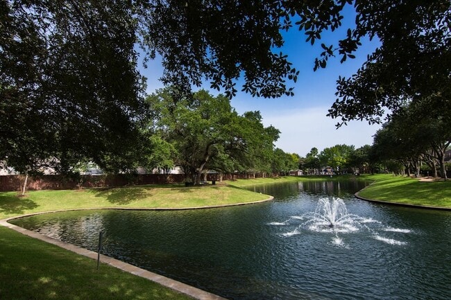 Building Photo - 1547 Lakeside Enclave Dr
