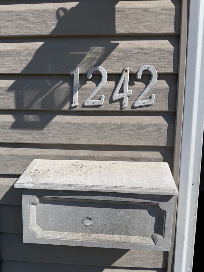 Building Photo - 1240 & 1242 Negley Avenue
