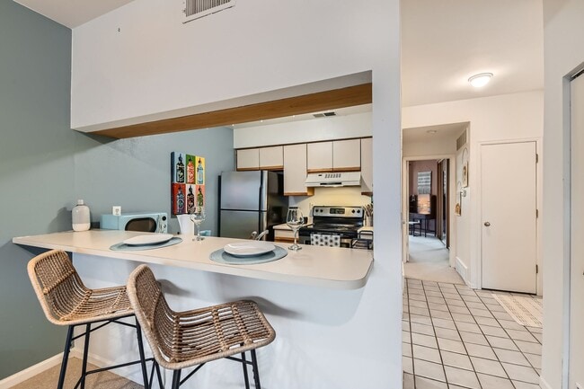 Building Photo - Urban Oasis: Cozy Furnished 1 BDR in Boulder