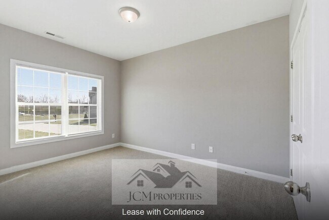 Building Photo - 925 Dawson Creek Way