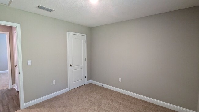 Building Photo - LIMITED TIME SPECIALS - 1/2 Month Free Ren...