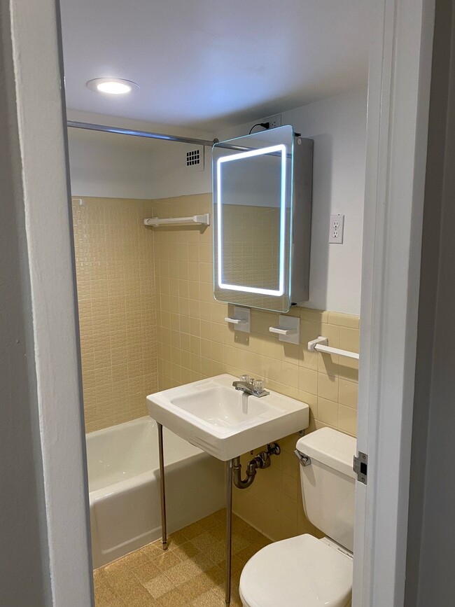 2nd bathroom - 10500 Rockville Pike