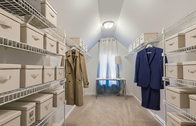 Building Photo - 142 N Dixon Dr