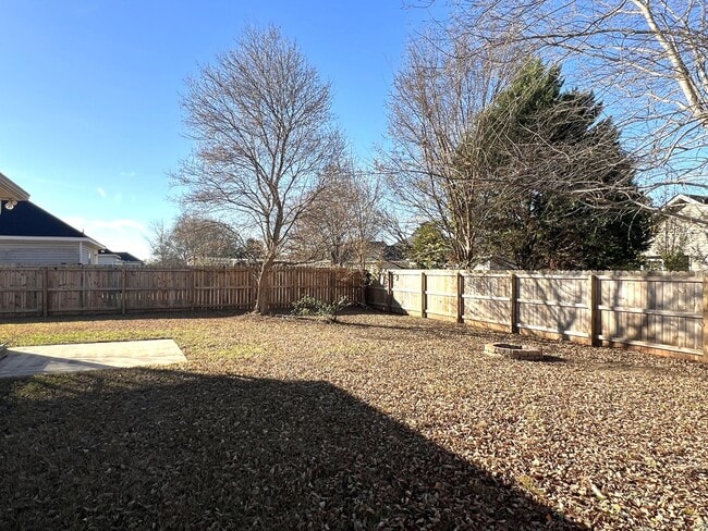 Building Photo - Absolutely Adorable Home Near Lake Joy Elementary