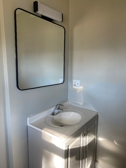 Building Photo - 2601 Palm Ave