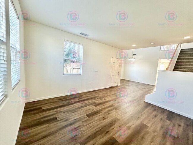 Building Photo - Spacious 4-Bedroom 3 Bath, 3 Car Garage Home with Loft, Living Room and Family Room Outdoor Kitch...