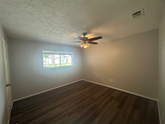 Building Photo - 29031 Elmwood Dr