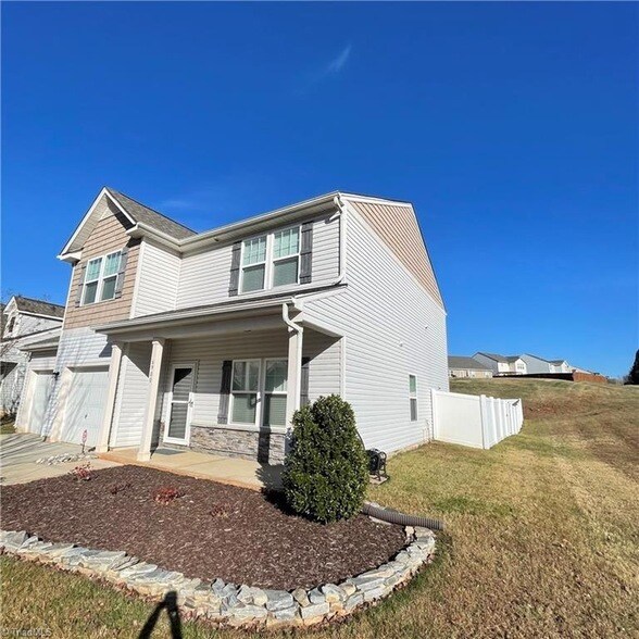 Building Photo - 6900 Lowline Dr