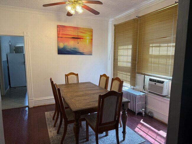 Dinning room - 7351 S Green St