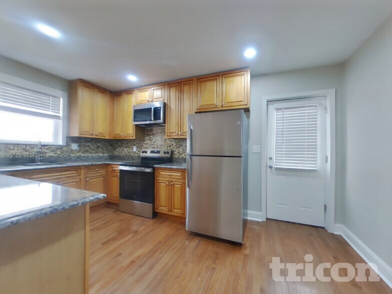 Building Photo - 2000 Gaither St