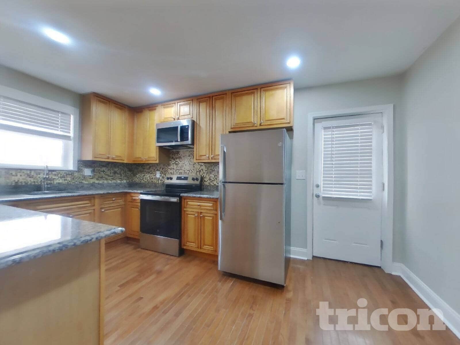 Building Photo - 2933 Sabal Palm Dr