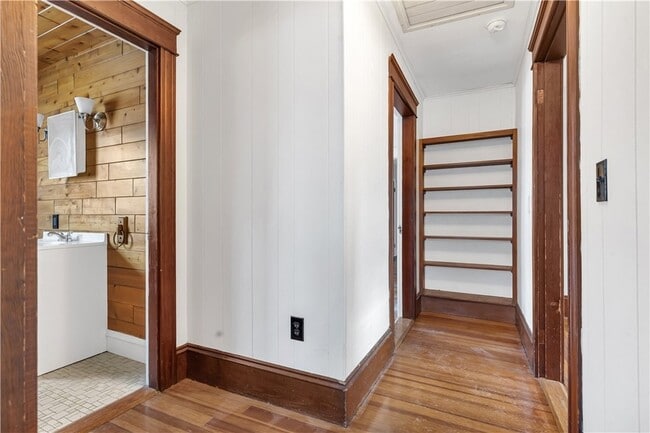 Building Photo - 19 Sherwood Ave