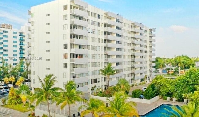 Building Photo - 7545 E Treasure Dr