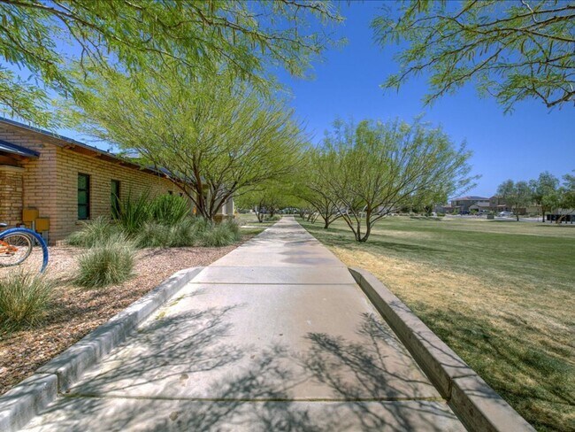 Building Photo - 3 Bedroom 2.5 Bathroom