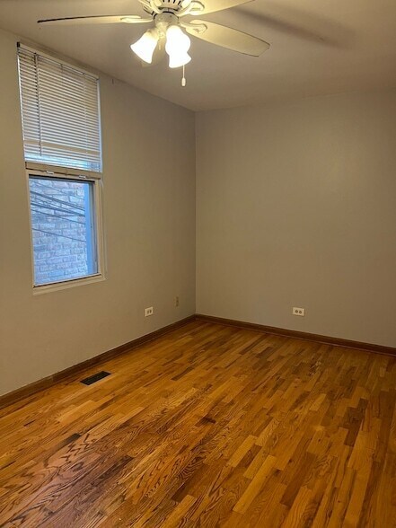 Building Photo - 1535 N Leavitt St