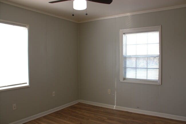 Building Photo - 1709 Oakwood Ave NE