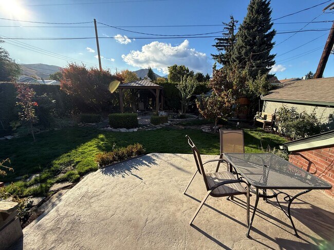 Building Photo - Now renting 3 bedroom House, visit our website at www.stillproperties.com