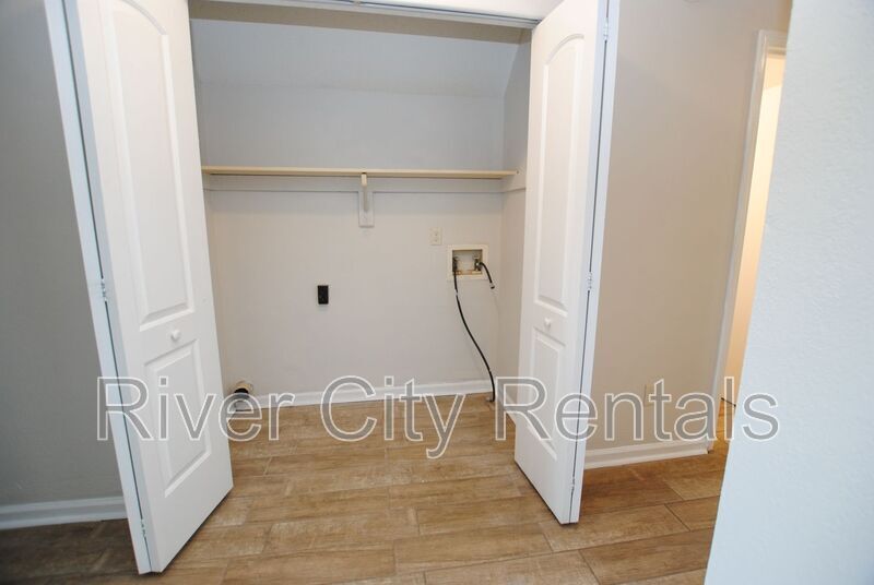 Building Photo - 2443 N Seabury Pl