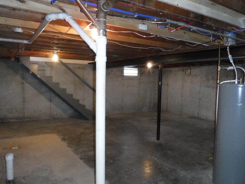 Full Basement for storage - 5305 Redwood Ln