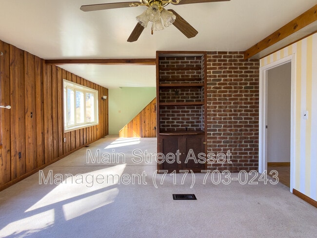 Building Photo - 735 Yellow Hill Rd