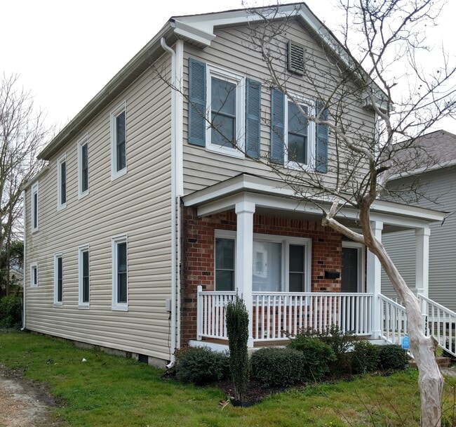 Building Photo - 424 Middlesex St