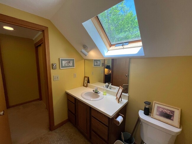 Building Photo - 35 Woodland Pines Rd