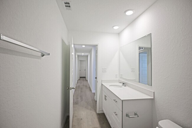 Building Photo - 946 Bluegrass Pt