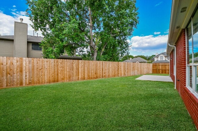 Building Photo - 802 Childers Ct