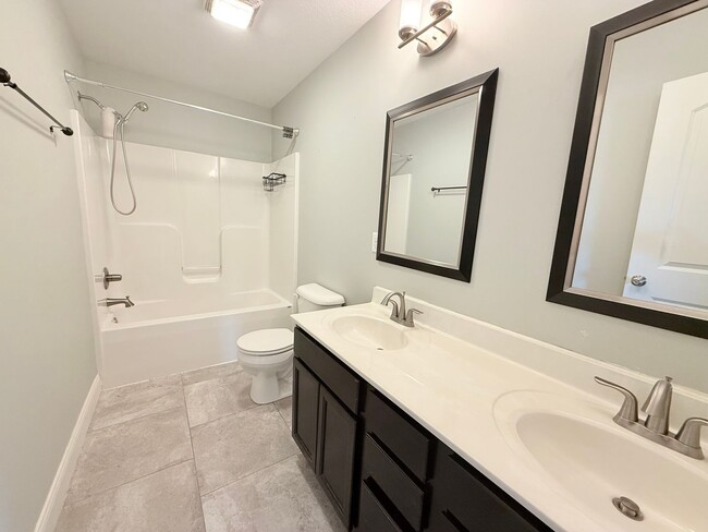 Building Photo - Incredible 4 bedroom house in Fox Creek!
