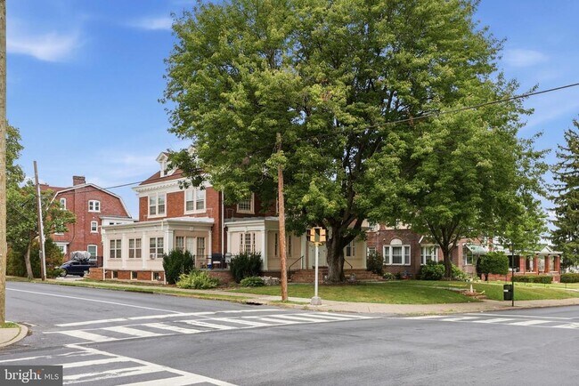 Building Photo - 202 N 17th St