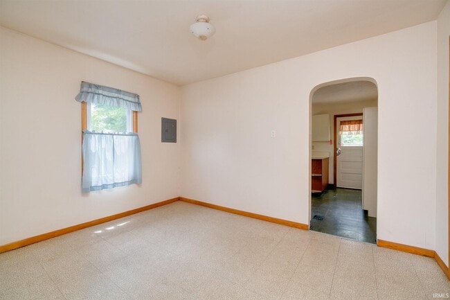 Building Photo - 3117 Oswego Ave