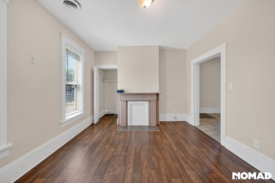 Building Photo - 1855 W 58th St