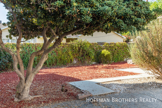 Building Photo - 12417 1/2 Chandler Blvd-A