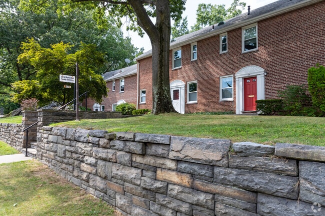 Building Photo - Dogwood Close Townhomes