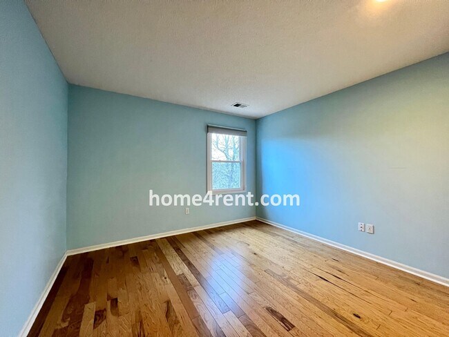 Building Photo - Beautiful Four Bedroom Home in Blue Valley...