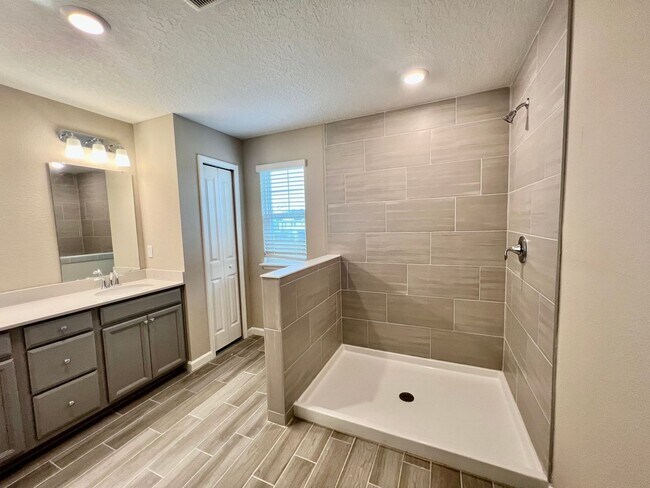 Building Photo - Lagoon Life + Luxury Living in St. Johns County - Beachwalk Townhome on the water!