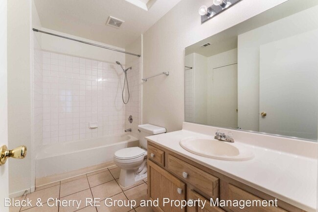 Building Photo - 2 br, 2 bath House - 698 S Racetrack Unit 824