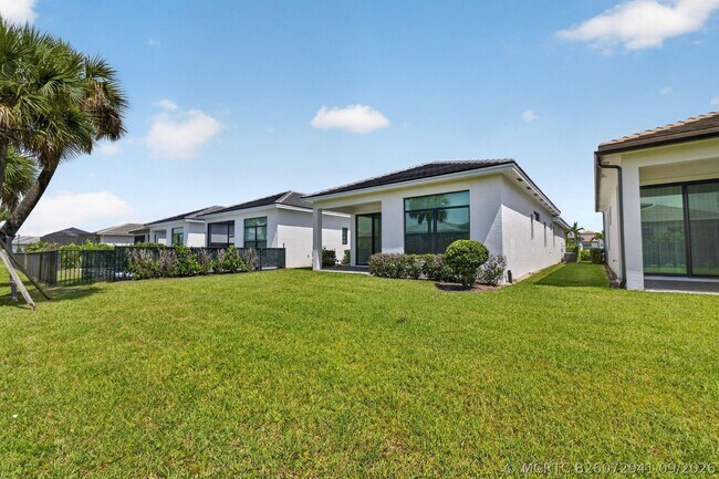 Building Photo - 9148 SW Esule Way