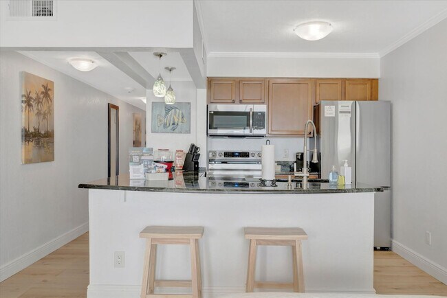 Building Photo - 2506 N Rocky Point Dr