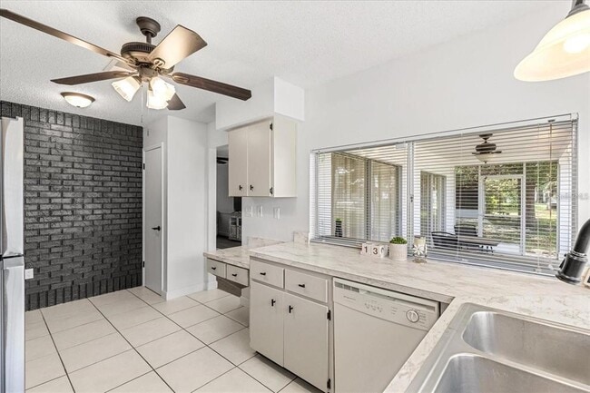 Building Photo - 13013 Sawmill Way