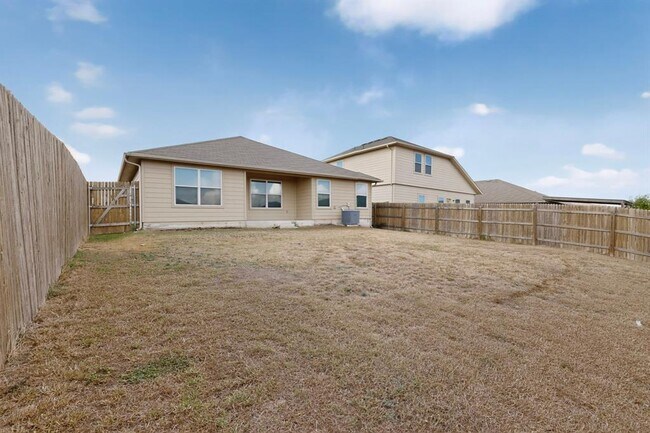 Building Photo - 402 Pentire Way