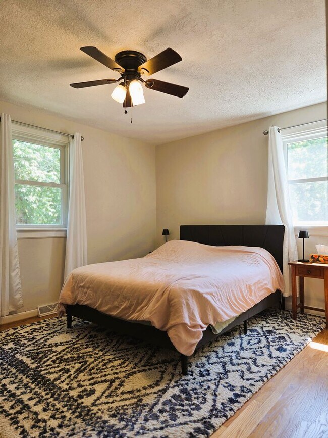 Building Photo - Traditional brick ranch in highly desirable West End of Henrico County