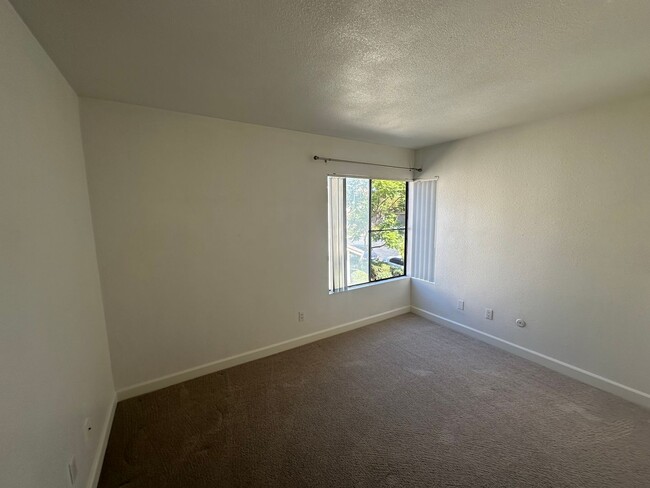 Building Photo - $4,095 4 Bed / 2.5 Bath House in Poway