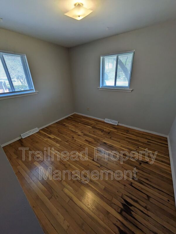 Building Photo - 110 S High St