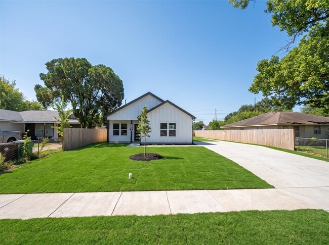 Building Photo - 5838 Beldart St