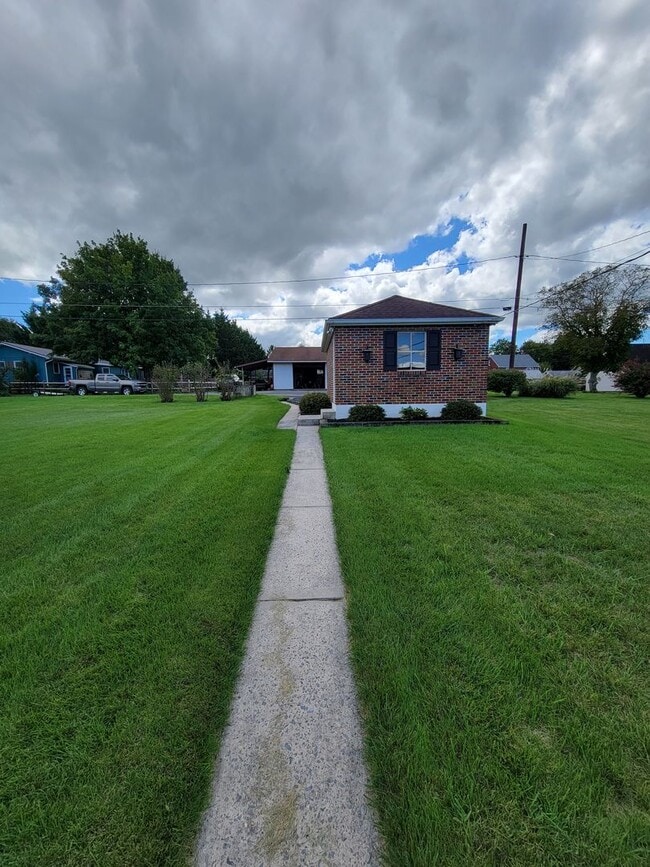 Building Photo - 153 Maple Ave